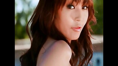 น้ำผึ้งสีน้ำตาลผมยาวสนุกกับการมีเพศสัมพันธ์กับคนรักที่หล่อเหลาของเธอ